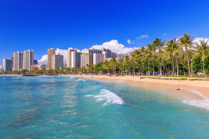 10 cheap roundtrip flights from Calgary to book as the cold arrives
