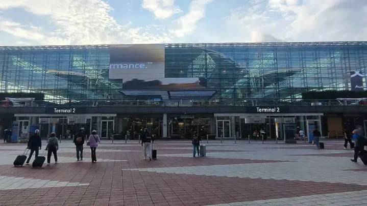 Cierran el aeropuerto de Múnich y se cancelan varios vuelos tras avistamiento de drones