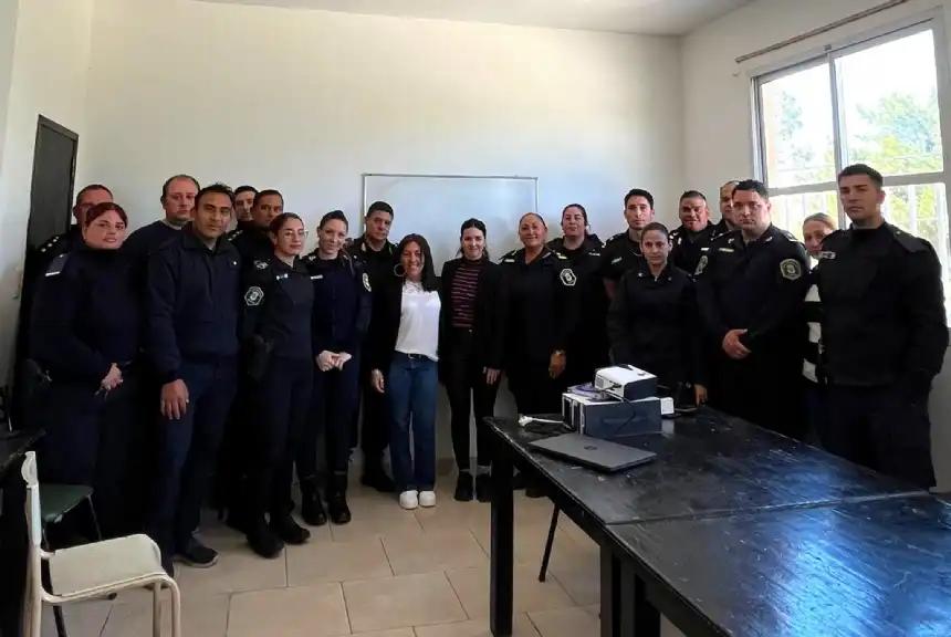 El municipio capacitó a personal policial