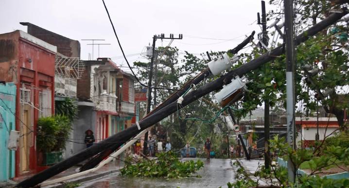Huracán Melissa se aleja de Cuba degradado a categoría 2 rumbo a Bahamas