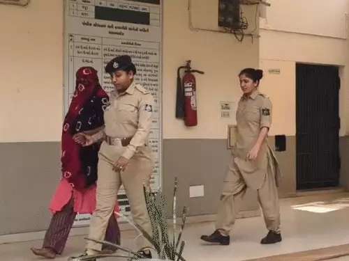Wife throws acid on husband over suspected affair in Ahmedabad