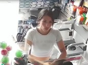 Hurtan en locales comerciales en Melgar 