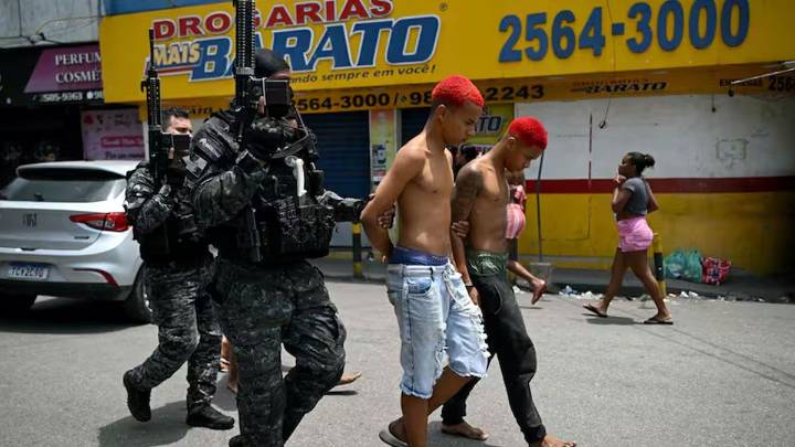 Negocios cerrados y hospitales colapsados: sigue el terror en Río de Janeiro tras el operativo antinarco