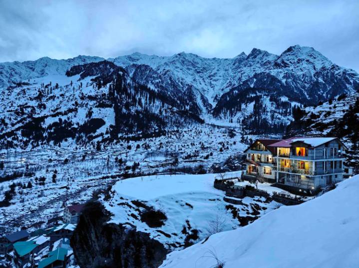 Tourists warned against visiting riverbanks in Lahaul