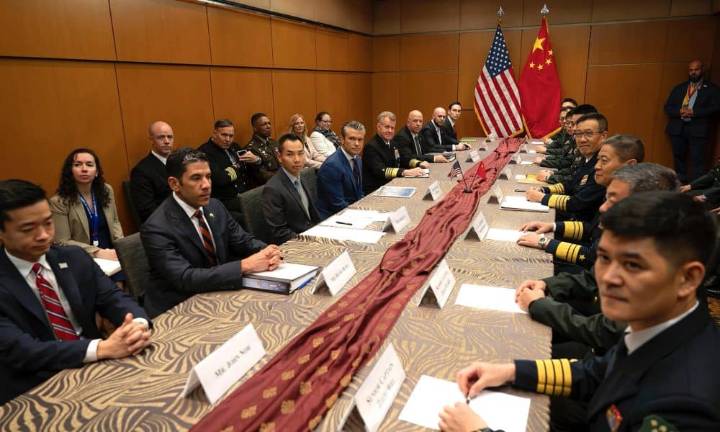 Hegseth dice que a EE.UU le preocupa Taiwán frente a ministro de Defensa chino