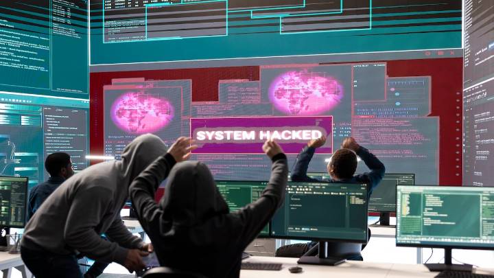 Hackers pro-Hamás atacan aeropuertos en EE. UU. y Canadá