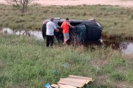 Reventó una cubierta, volcaron con su auto y resultaron heridos