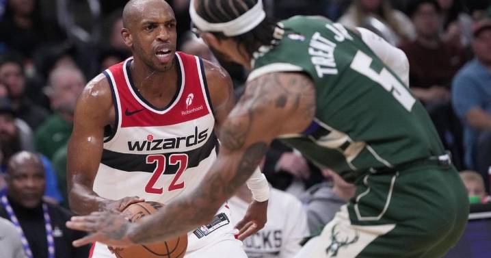 Giannis Antetokounmpo scores 37 points as Bucks open their season with 133