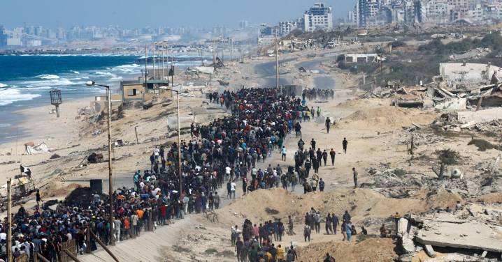 El ejército israelí se retira a la zona pactada y entra en vigor el alto el fuego en Gaza