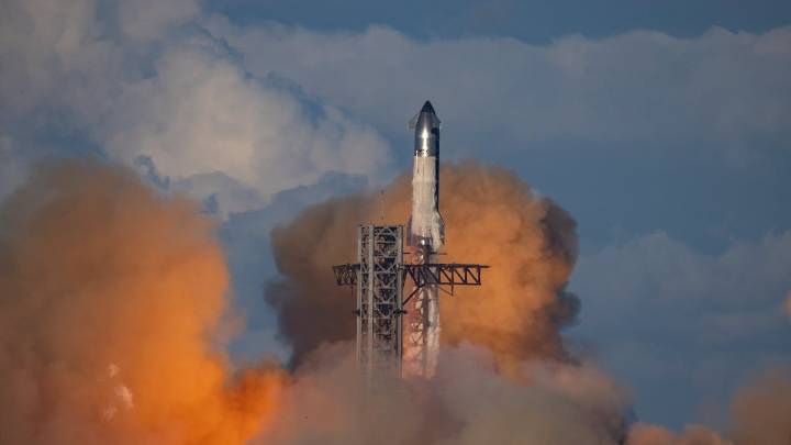 SpaceX lanza con éxito el megacohete Starship