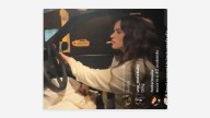 Rosalía enfrenta bloqueo en TikTok durante un directo por fumar y conducir imprudentemente