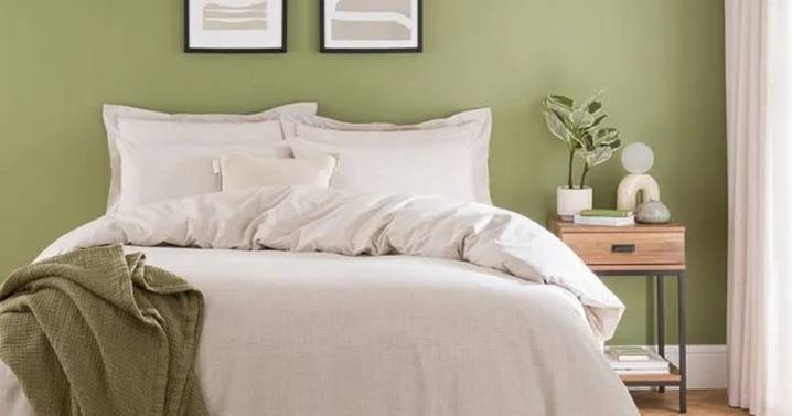 'Stunning' £14 Dunelm duvet set comes in five colours and 'dries perfectly'