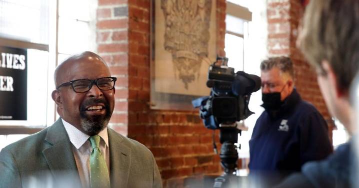 Co-anchor Rene Knott apparently gone from KSDK