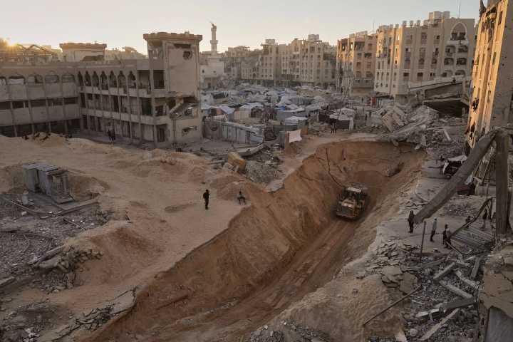 Anuncia Hamas que entregará restos de dos rehenes israelíes en Gaza