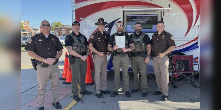 Floyd County police officer given honor after saving woman’s life at Harvest Homecoming