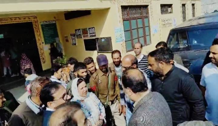 Sakeena Itoo conducts surprise inspection of PHC Sheeri, PHC Boniyar, takes stock of healthcare facilities