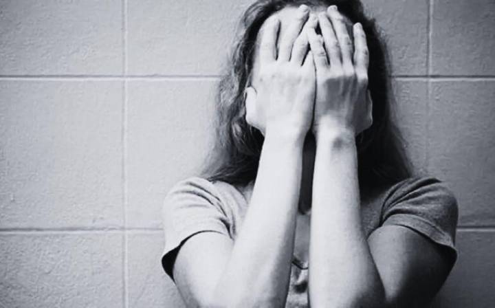 Intenta mujer acabar con su vida en Acuña; resulta herida en la mano