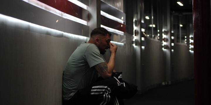La emotiva arenga del técnico de Riestra antes del histórico triunfo ante River en el Monumental: “Tenemos que ser hormigas”