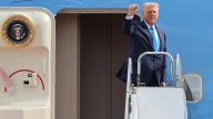 Trump viaja a Corea del Sur centrado en el comercio mientras Corea del Norte lanza misiles en vísperas de su llegada