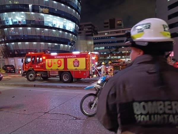Tragedia en Guayaquil: devastadora explosión de carro bomba cobra la vida de un inocente