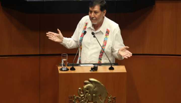 Desafía Noroña a oposición a denunciarlo por viaje a Palestina