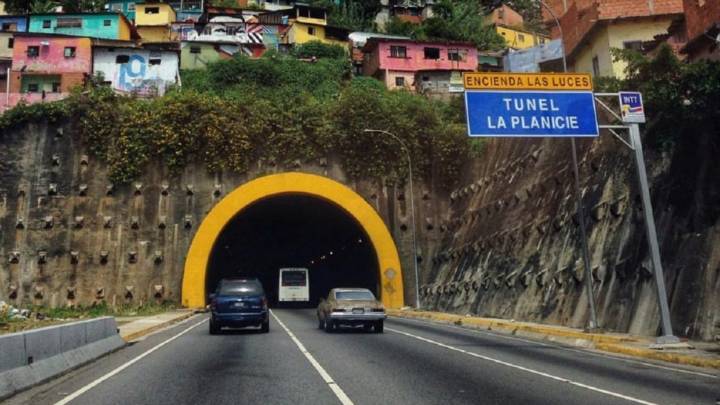 Cierran dos vías en Caracas por trabajos de mantenimiento