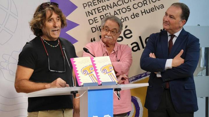 César de las Heras recibe en Huelva el Premio de Relatos Cortos José Nogales por ‘La historia de adentro’