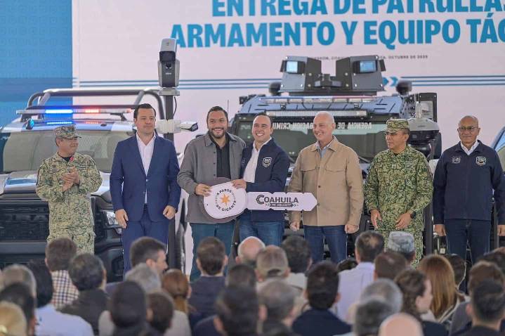 Gobernador de Coahuila entrega patrullas para fortalecer seguridad en la región