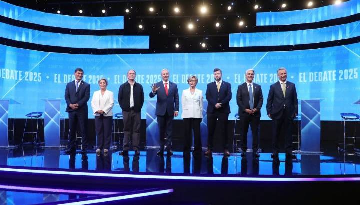Los ocho candidatos presidenciales participaron en debate televisado