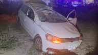 Joven a exceso de velocidad vuelca sobre la carretera antigua a Monclova