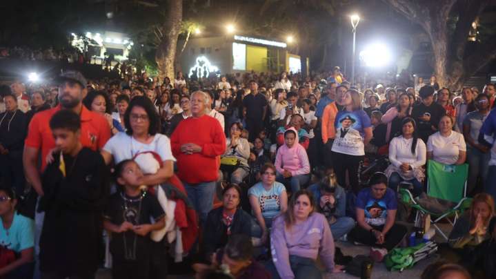 Miles de fieles asistieron a la vigilia en Venezuela y Roma para celebrar la canonización de José Gregorio y Carmen Rendiles