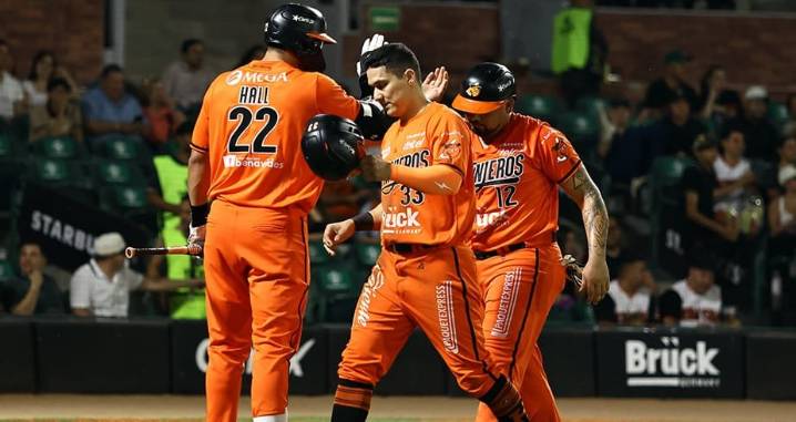 Naranjeros logra vencer a Tomateros 5