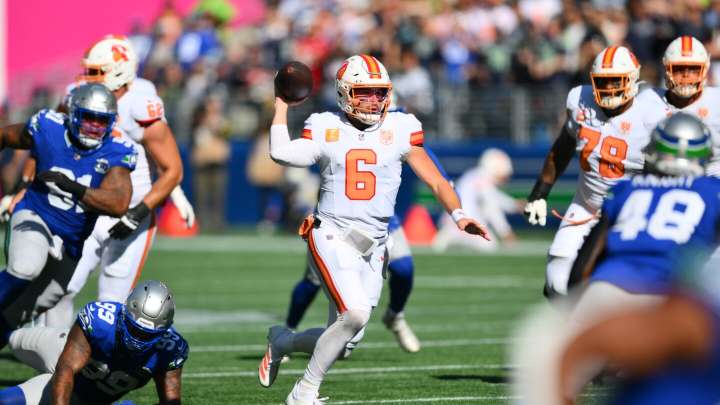 Bucs get another walk-off win, defeat Seahawks 38
