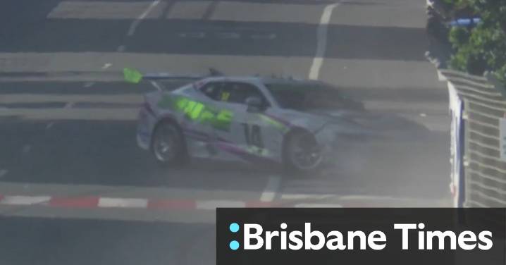 Gold Coast kerbs send cars flying in chaotic practice