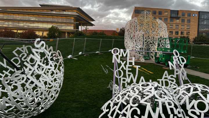 Crews dismantle 'Nomade' in Des Moines for major art upgrade