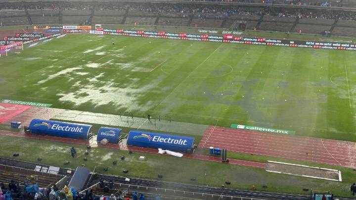 Pumas vs Chivas retrasa inicio por tormenta en Estadio Olímpico