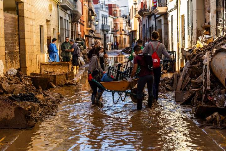 Un vídeo ocultado por la Generalitat confirma que Pradas conocía que había que vigilar el Poyo a las 12.32 el día de la dana