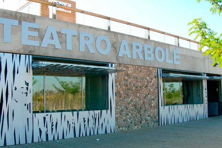 Continúan las Fiestas del Pilar 2025 en Teatro Arbolé con nuevas propuestas sobre el escenario