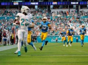 Dolphins-Browns prop bet predictions: De'Von Achane to score