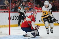 Deadspin | Sidney Crosby tallies 3 points as Penguins extend Panthers' slump