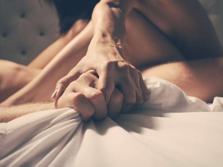 Sexo sin dolor: qué posiciones ayudan a cuidar la espalda y las rodillas