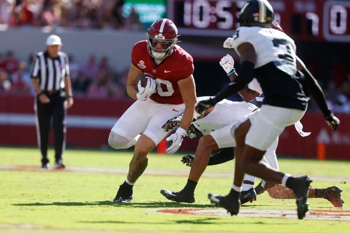 Alabama puts a stop to Pavia Mania and gets its running groove back