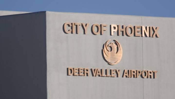 Arizona plane crash at Deer Valley Airport injures 1