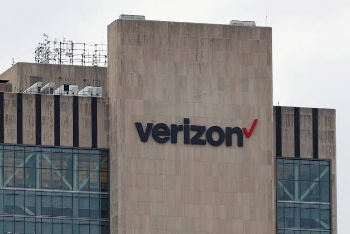 Verizon beats estimates for quarterly subscriber additions, profit