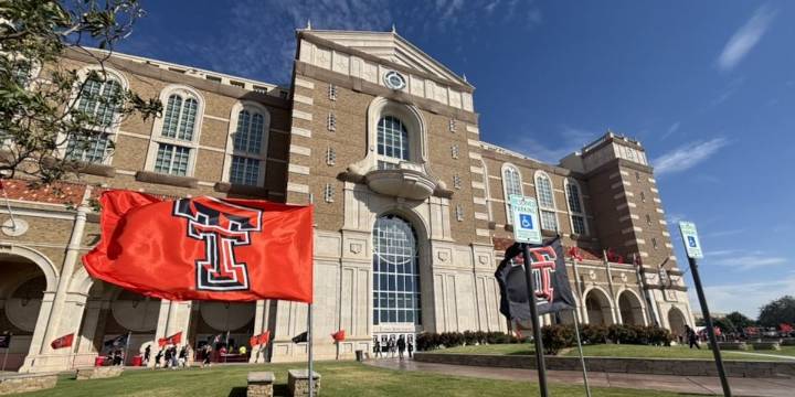 LIVE: No. 9 Texas Tech hosts Kansas for Homecoming in Lubbock