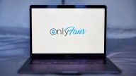 Cursos para tener éxito en OnlyFans: un fenómeno que crece ante la crisis económica