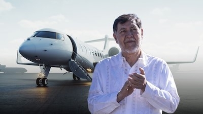 Fernández Noroña renta avión privado para realizar gira por Coahuila, por 2 mil dólares la hora