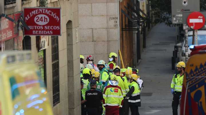 Edificio en el centro de Madrid, España, colapsa: reportan al menos cinco desaparecidos; hay alto flujo de ambulancias y policía