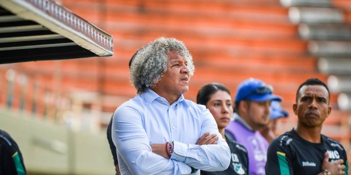 Alberto Gamero y Deportivo Cali habrían llegado a un acuerdo sobre su puesto para la temporada 2026: esto pasará con el técnico