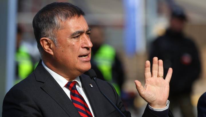 Desbordes tras orden de embargo contra la Municipalidad de Santiago por Sierra Bella: "No voy a pagar 8 mil por lo que vale 2 mil"